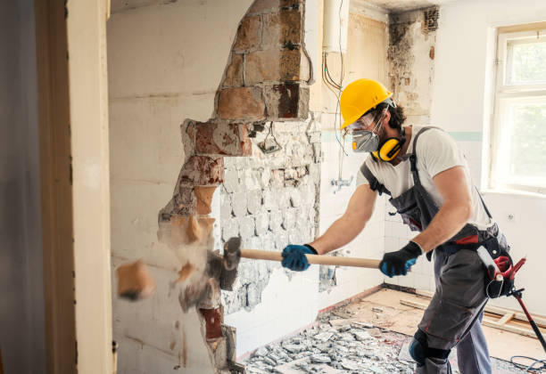 istockphoto-1345113252-612x612-1 ما هي طرق هدم وتكسير المباني ؟ أنواع المعدات وإجراءات السلامة وأكثر